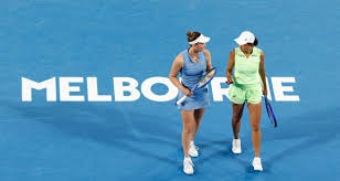 详解棒球规则中的打击干扰判定当捕手的手套在打者挥棒轨道上拦截