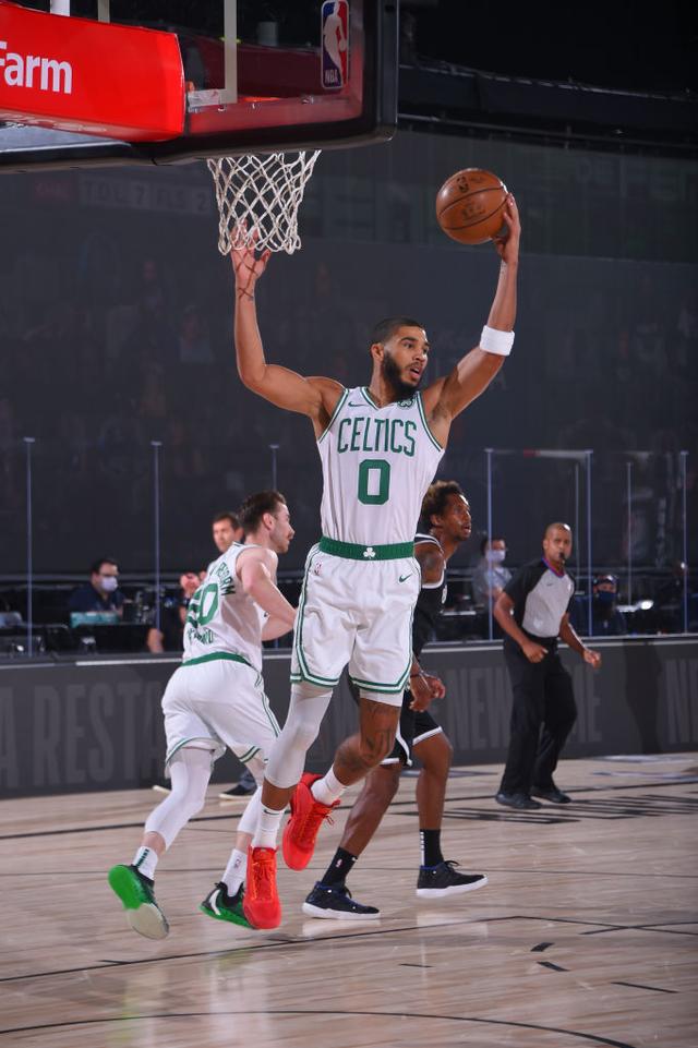 足球不再只 足球不再只